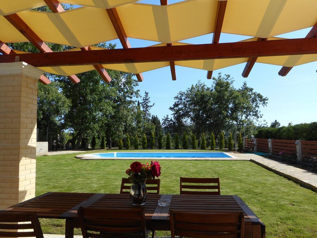 Villa Poulades Gouvia Ngoại thất bức ảnh
