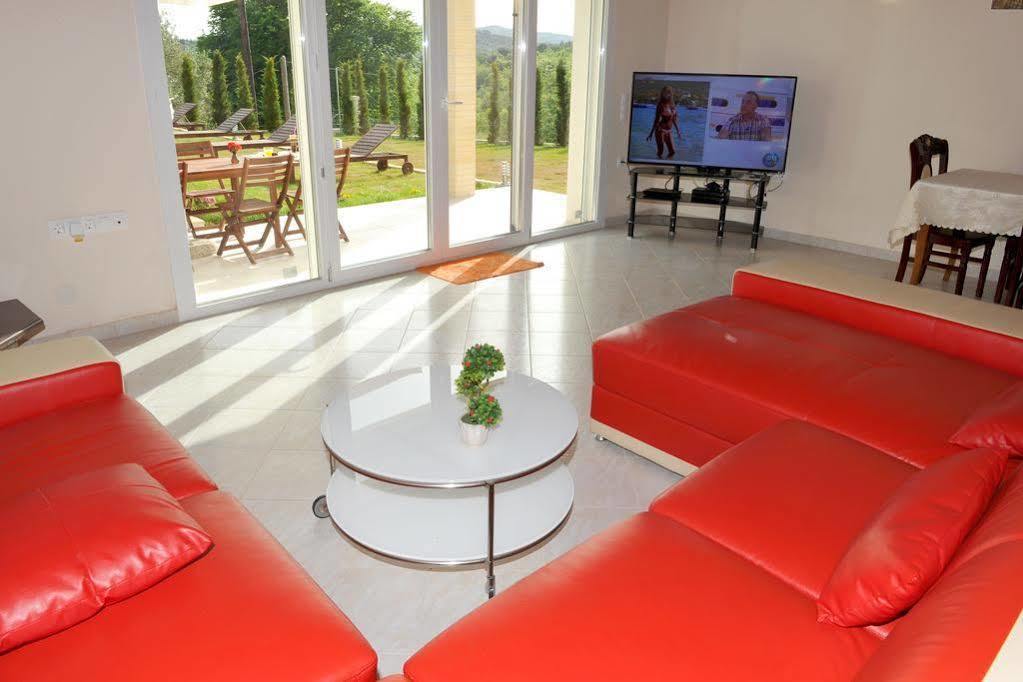 Villa Poulades Gouvia Ngoại thất bức ảnh